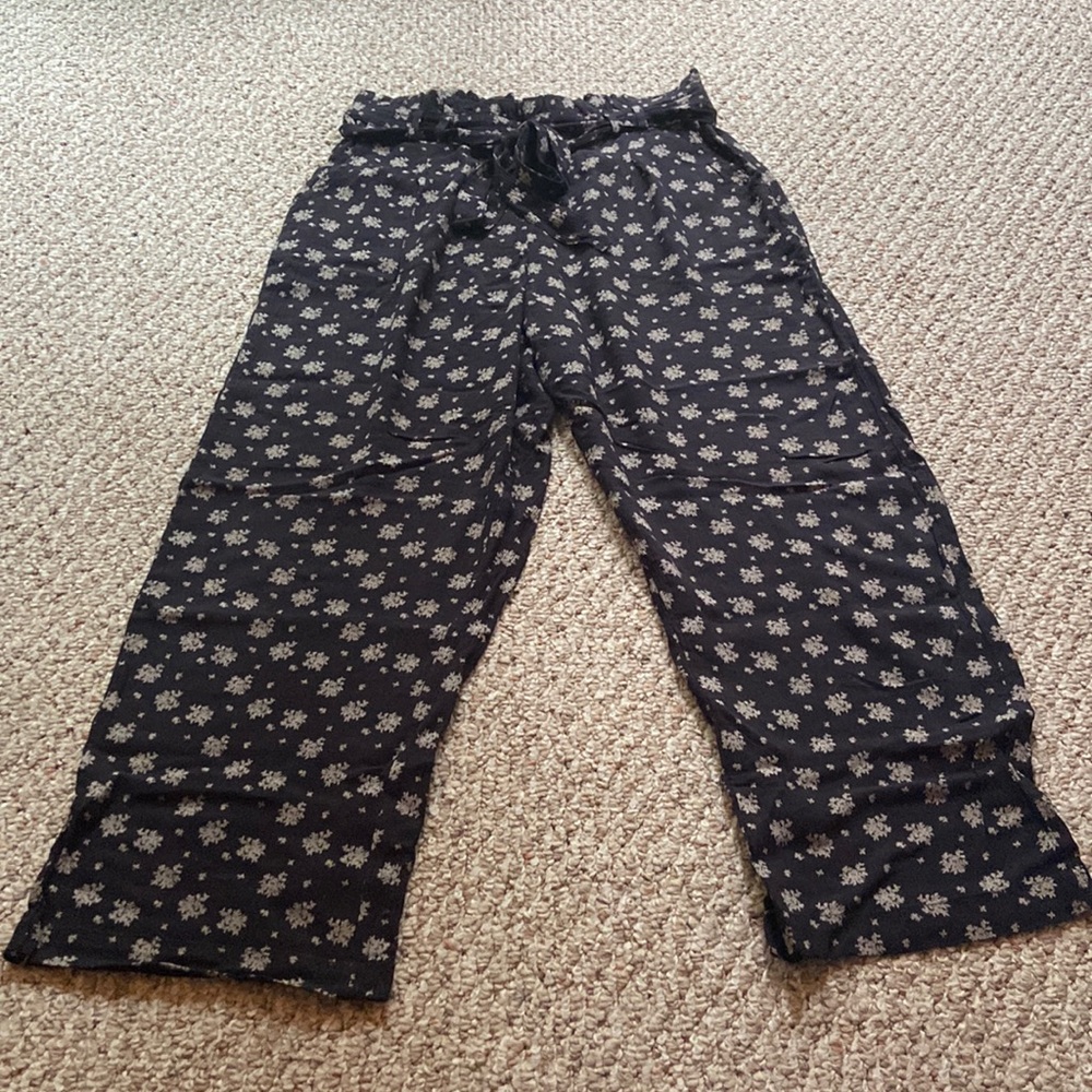 American Eagle tie waste wide leg pants.